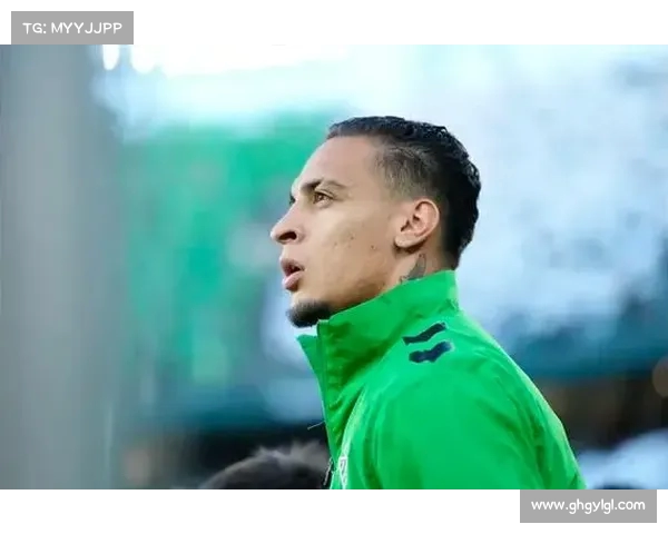 安东尼以2500万美元转会贝蒂斯球迷热烈庆祝今夏最受瞩目转会揭幕 安东尼以2500万美元转会贝蒂斯球迷热烈庆祝今夏最受瞩目转会揭幕